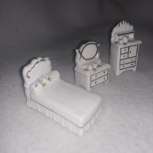 Maruri Masterpiece Bone China Dollhouse Furniture Bed Dresser Vanity Vintage...